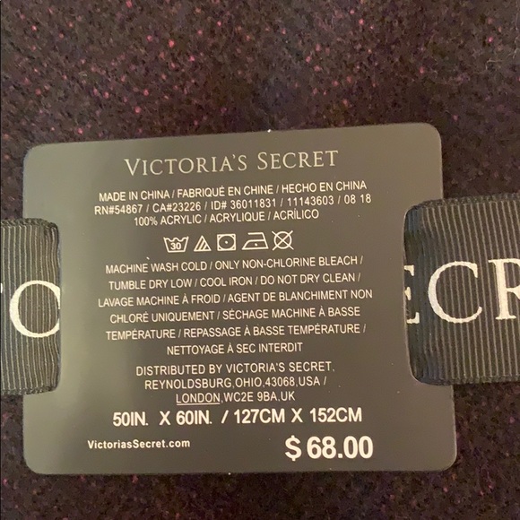 New with tags! Victoria’s Secret heart blanket - Picture 4 of 4
